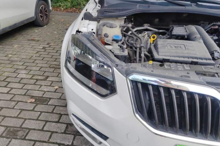 Used Skoda Yeti 2016 1.4TSI DSG Advanced Edition Right Front Headlight