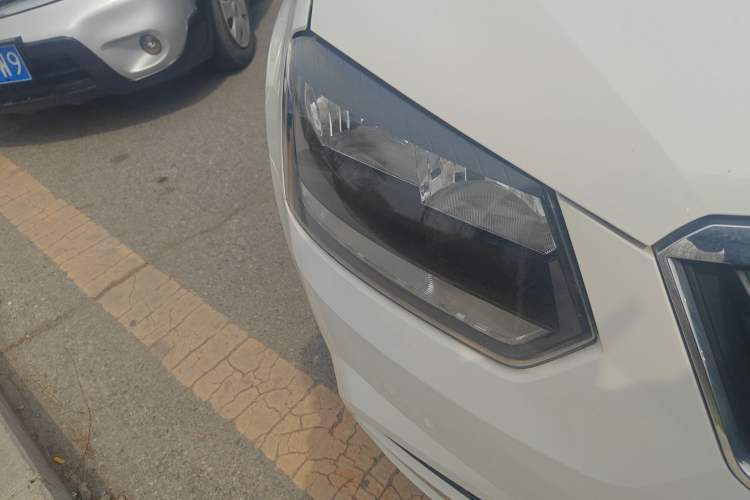 Used Skoda Yeti 2016 1.4TSI Manual Entry-Level Model Right Front Headlight