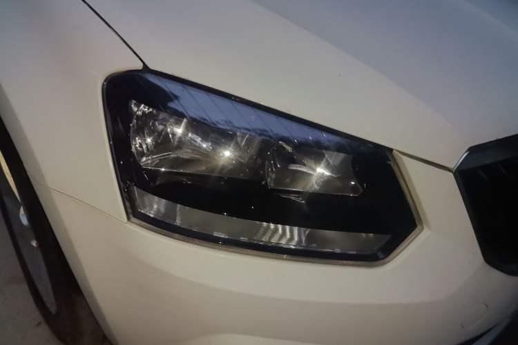 Used Skoda Yeti 2016 1.4TSI Manual Entry-Level Model Right Front Headlight