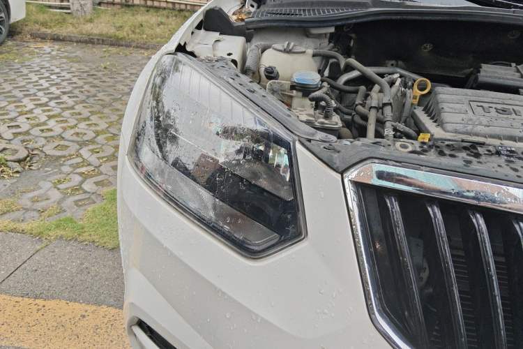 Used Skoda Yeti 2016 1.4TSI DSG Advanced Edition Right Front Headlight
