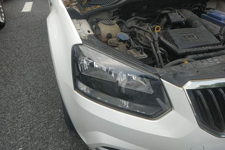 Used Skoda Yeti 2016 1.4TSI Manual Entry-Level Model Right Front Headlight