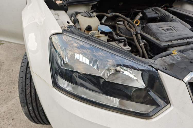 Used Skoda Yeti 2016 1.4TSI DSG Advanced Edition Right Front Headlight