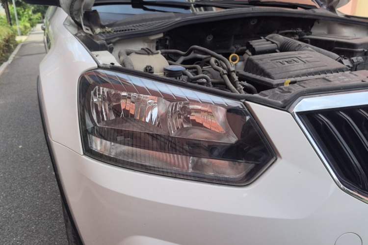 Used Skoda Yeti 2016 1.4TSI DSG Advanced Edition Right Front Headlight