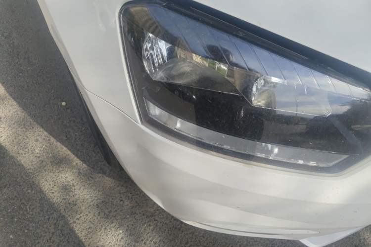 Used Skoda Yeti 2016 1.4TSI DSG Advanced Edition Right Front Headlight