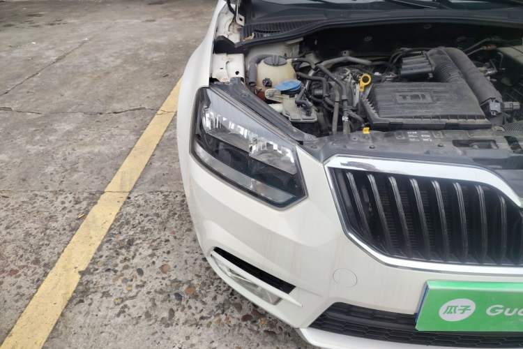 Used Skoda Yeti 2016 1.4TSI DSG Advanced Edition Right Front Headlight