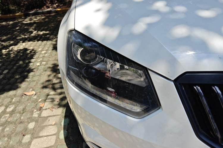 Used Skoda Yeti 2016 1.4TSI DSG Advanced Edition Right Front Headlight