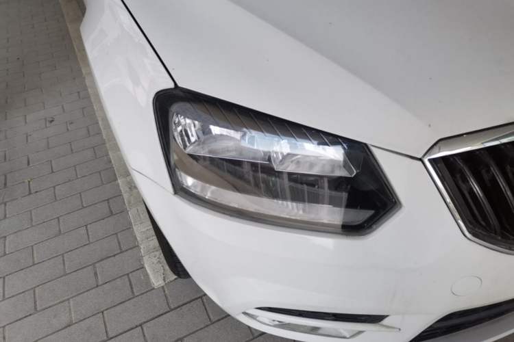 Used Skoda Yeti 2016 1.4TSI DSG Advanced Edition Right Front Headlight