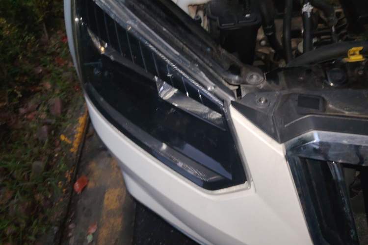 Used Skoda Yeti 2016 1.4TSI DSG Advanced Edition Right Front Headlight