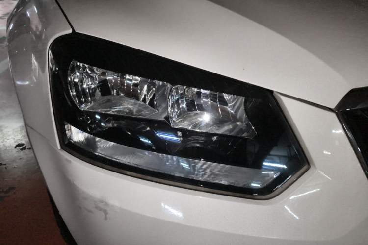 Used Skoda Yeti 2016 1.4TSI Manual Entry-Level Model Right Front Headlight