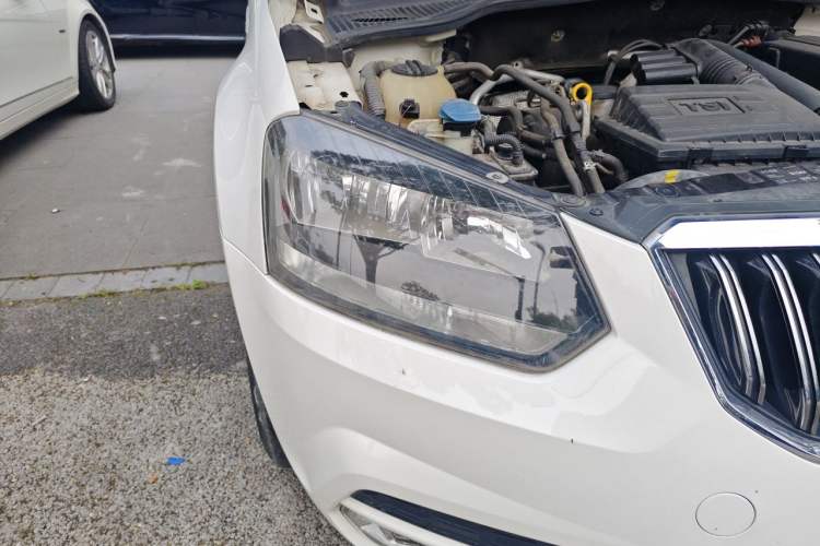 Used Skoda Yeti 2016 1.4TSI DSG Advanced Edition Right Front Headlight