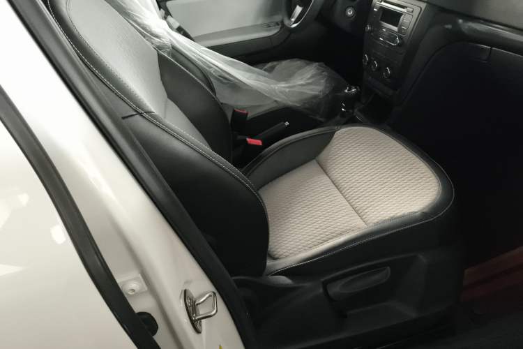 Used Skoda Yeti 2016 1.4TSI DSG Advanced Edition Right Front Seat