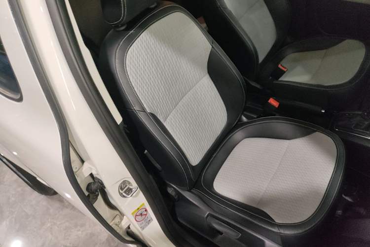 Used Skoda Yeti 2016 1.4TSI DSG Advanced Edition Right Front Seat