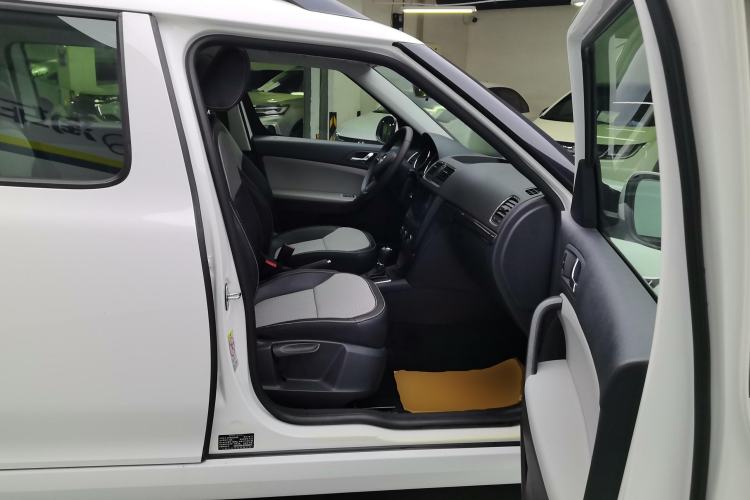 Used Skoda Yeti 2016 1.4TSI DSG Advanced Edition Right Front Seat