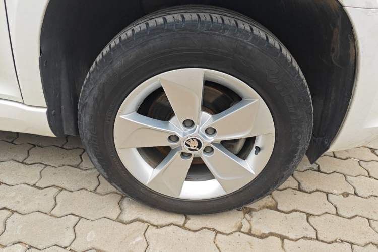Used Skoda Yeti 2016 1.4TSI DSG Advanced Edition Right Front Wheel Hub