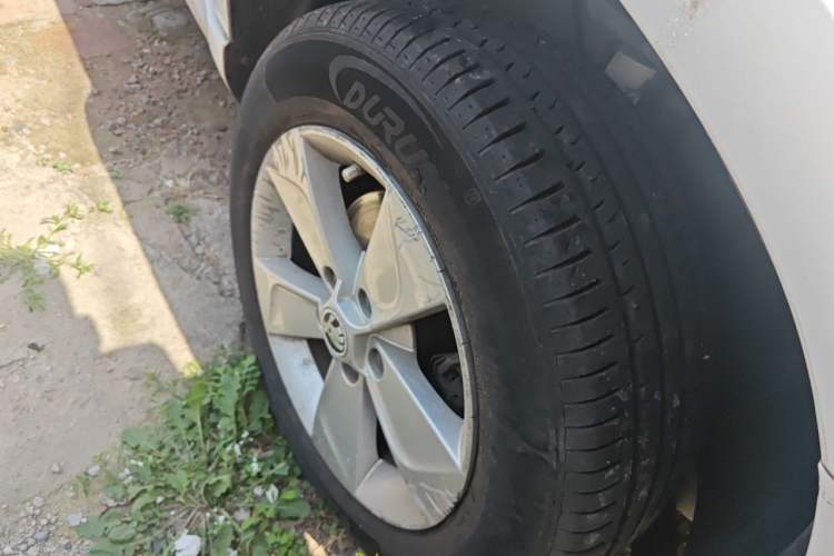 Used Skoda Yeti 2016 1.4TSI DSG Advanced Edition Right Front Wheel Hub