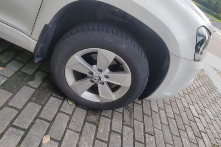 Used Skoda Yeti 2016 1.4TSI DSG Advanced Edition Right Front Wheel Hub