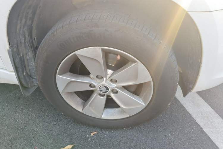 Used Skoda Yeti 2016 1.4TSI DSG Advanced Edition Right Front Wheel Hub
