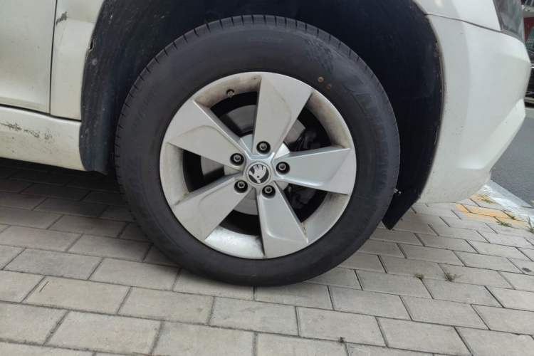 Used Skoda Yeti 2016 1.4TSI DSG Advanced Edition Right Front Wheel Hub
