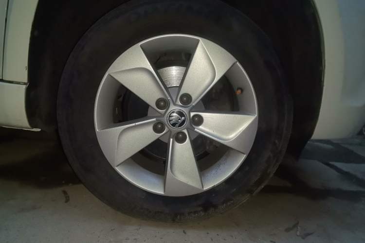 Used Skoda Yeti 2016 1.4TSI Manual Entry-Level Model Right Front Wheel Hub