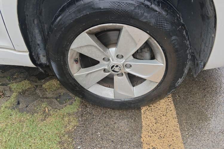 Used Skoda Yeti 2016 1.4TSI DSG Advanced Edition Right Front Wheel Hub