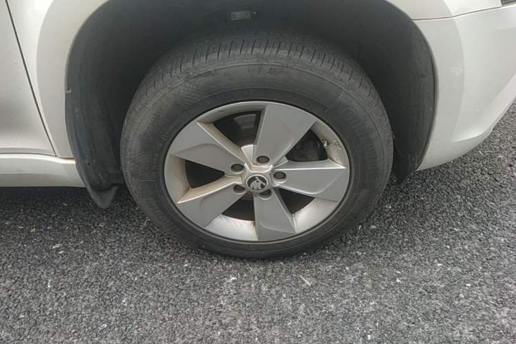 Used Skoda Yeti 2016 1.4TSI Manual Entry-Level Model Right Front Wheel Hub