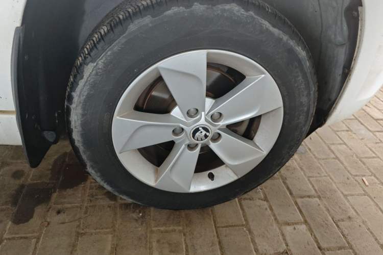 Used Skoda Yeti 2016 1.4TSI DSG Advanced Edition Right Front Wheel Hub