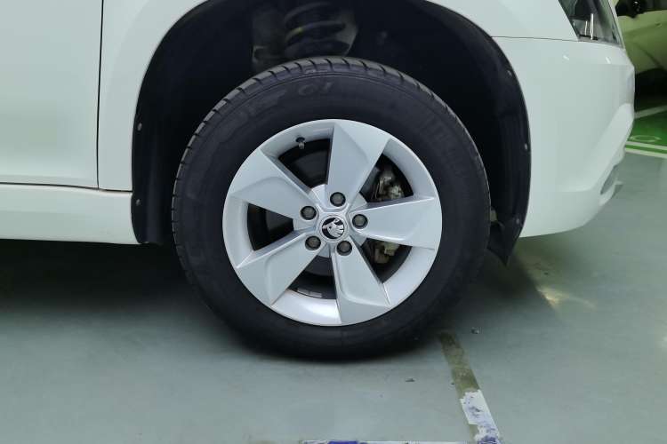Used Skoda Yeti 2016 1.4TSI DSG Advanced Edition Right Front Wheel Hub
