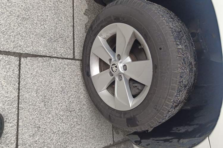 Used Skoda Yeti 2016 1.4TSI DSG Advanced Edition Right Front Wheel Hub