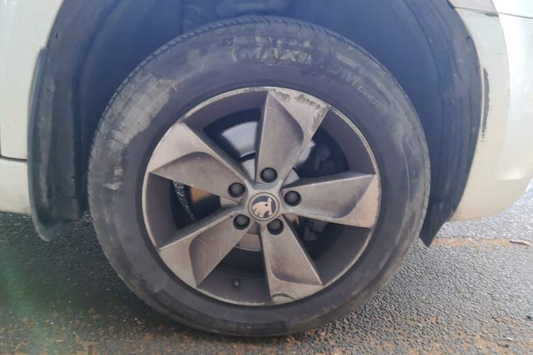 Used Skoda Yeti 2016 1.4TSI DSG Advanced Edition Right Front Wheel Hub