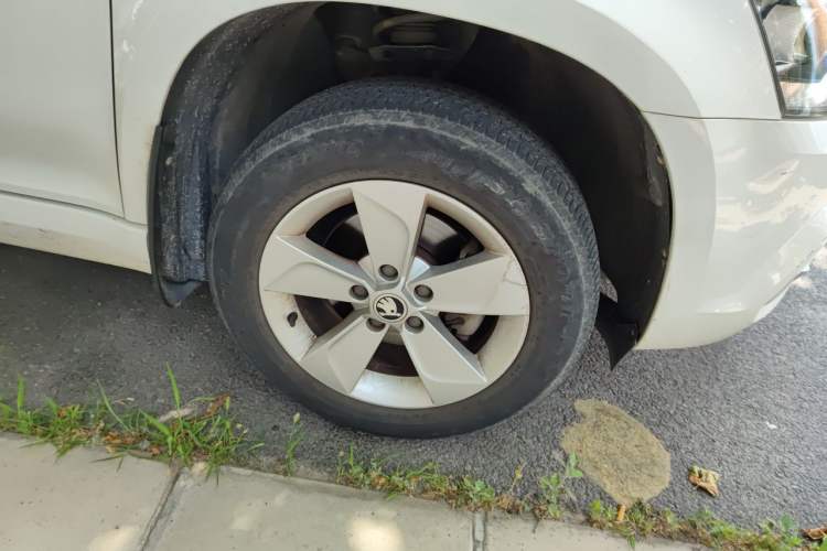 Used Skoda Yeti 2016 1.4TSI DSG Advanced Edition Right Front Wheel Hub
