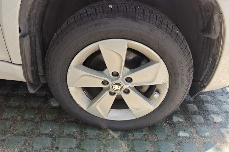 Used Skoda Yeti 2016 1.4TSI DSG Advanced Edition Right Front Wheel Hub