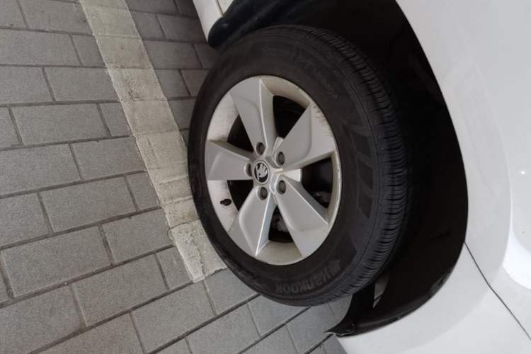 Used Skoda Yeti 2016 1.4TSI DSG Advanced Edition Right Front Wheel Hub