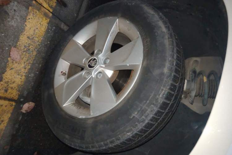 Used Skoda Yeti 2016 1.4TSI DSG Advanced Edition Right Front Wheel Hub