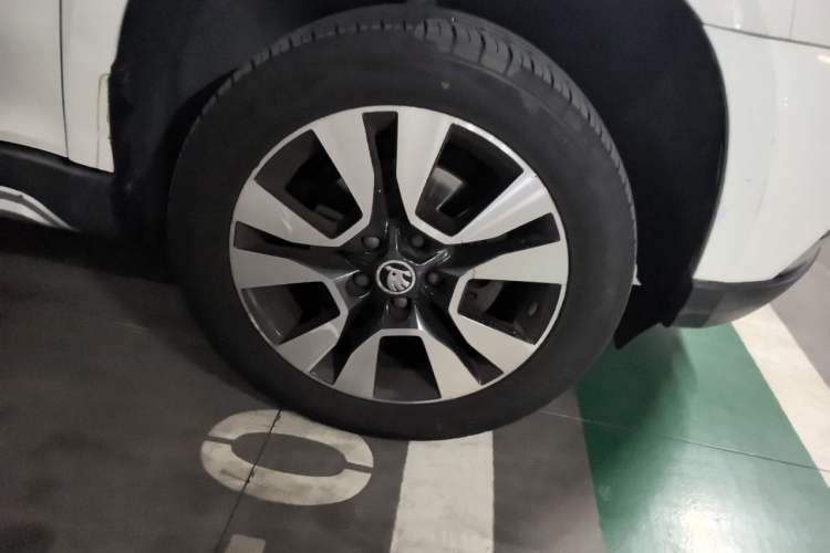 Used Skoda Yeti 2016 1.8TSI DSG Prestige Edition Right Front Wheel Hub