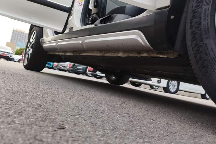 Used Skoda Yeti 2016 1.4TSI DSG Advanced Edition Right Side Sill