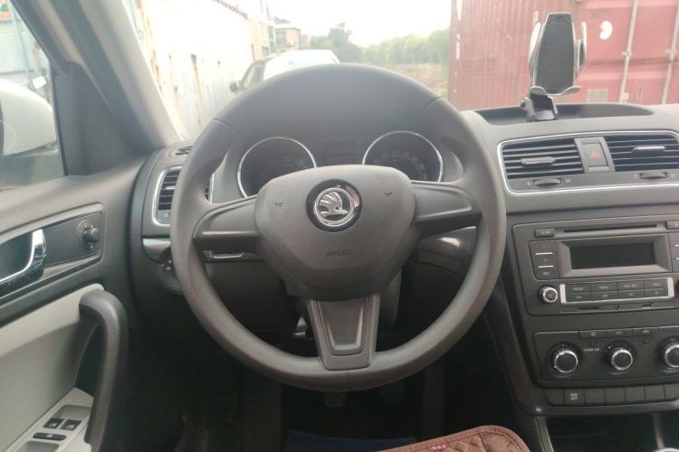 Used Skoda Yeti 2016 1.6L Manual Front-Wheel-Drive Version Steering Wheel