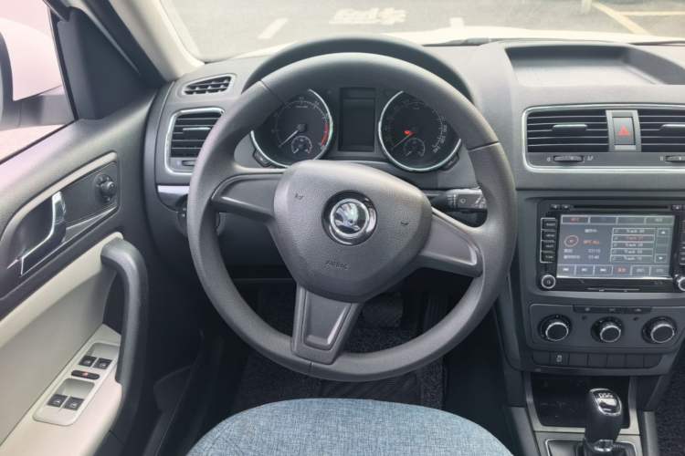Used Skoda Yeti 2016 1.4TSI DSG Advanced Edition Steering Wheel