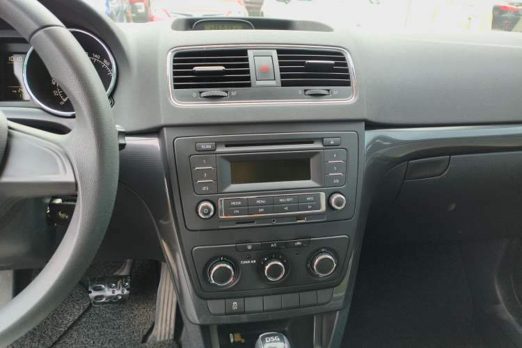 Used Skoda Yeti 2016 1.4TSI DSG Advanced Edition Audio And AC Panel