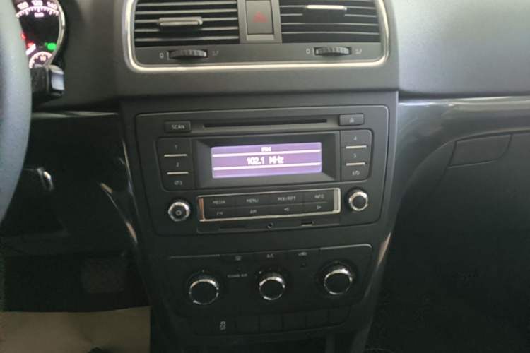 Used Skoda Yeti 2016 1.4TSI DSG Advanced Edition Audio And AC Panel