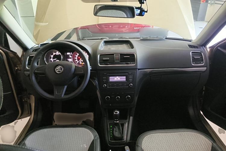 Used Skoda Yeti 2016 1.4TSI DSG Advanced Edition Center Console