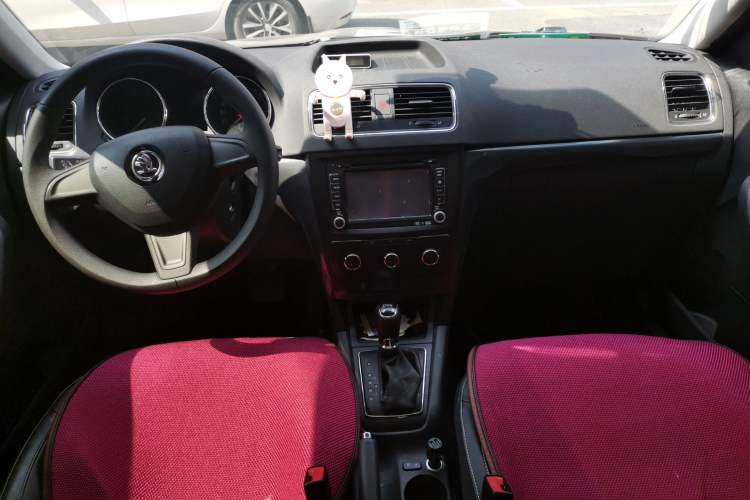 Used Skoda Yeti 2016 1.4TSI DSG Advanced Edition Center Console