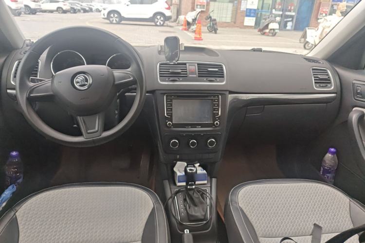 Used Skoda Yeti 2016 1.4TSI DSG Advanced Edition Center Console