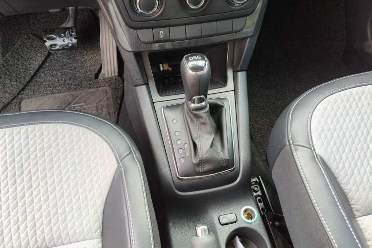 Used Skoda Yeti 2016 1.4TSI DSG Advanced Edition Gear Lever