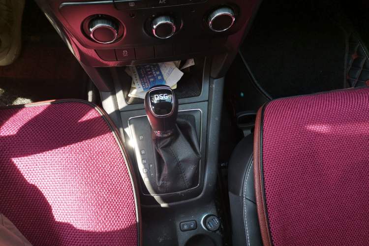 Used Skoda Yeti 2016 1.4TSI DSG Advanced Edition Gear Lever