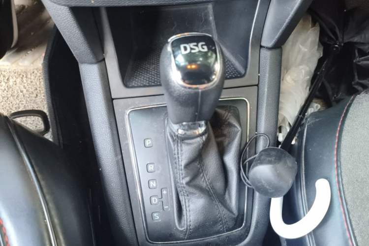 Used Skoda Yeti 2016 1.4TSI DSG Advanced Edition Gear Lever