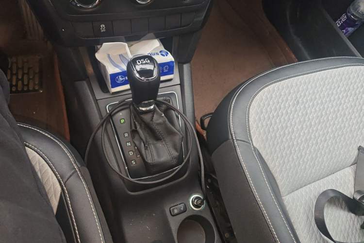 Used Skoda Yeti 2016 1.4TSI DSG Advanced Edition Gear Lever