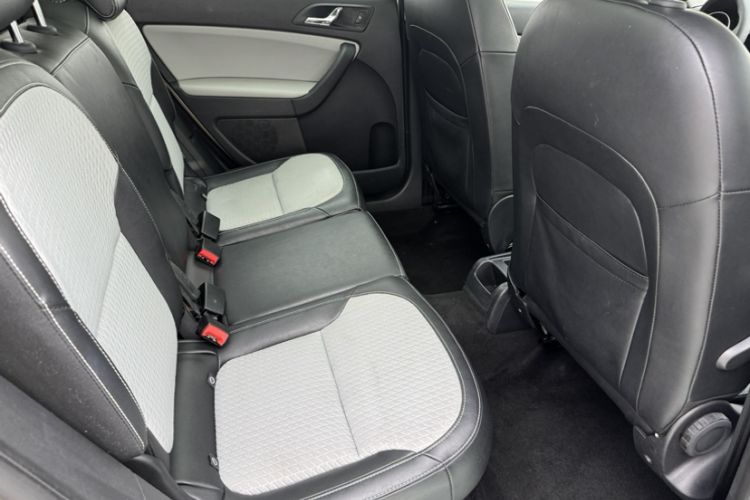 Used Skoda Yeti 2016 1.4TSI DSG Advanced Edition Interior 2