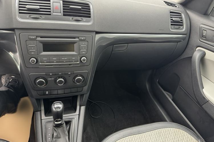 Used Skoda Yeti 2016 1.4TSI DSG Advanced Edition Interior 4