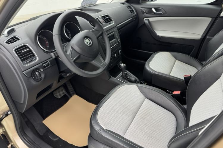 Used Skoda Yeti 2016 1.4TSI DSG Advanced Edition Interior 7