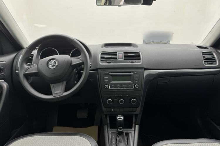 Used Skoda Yeti 2016 1.4TSI DSG Advanced Edition Interior 8